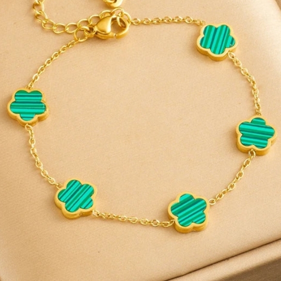 Retro Jewelry - Clover Stainless Steel Gold Plated Elegant Bracelet.